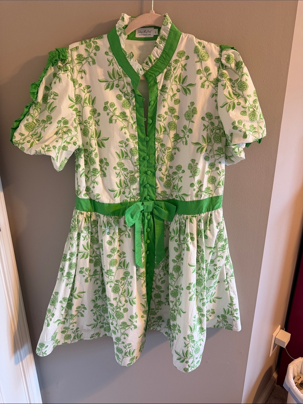 Pretty Shop the Mint Dress in Green Floral Print. Size Large